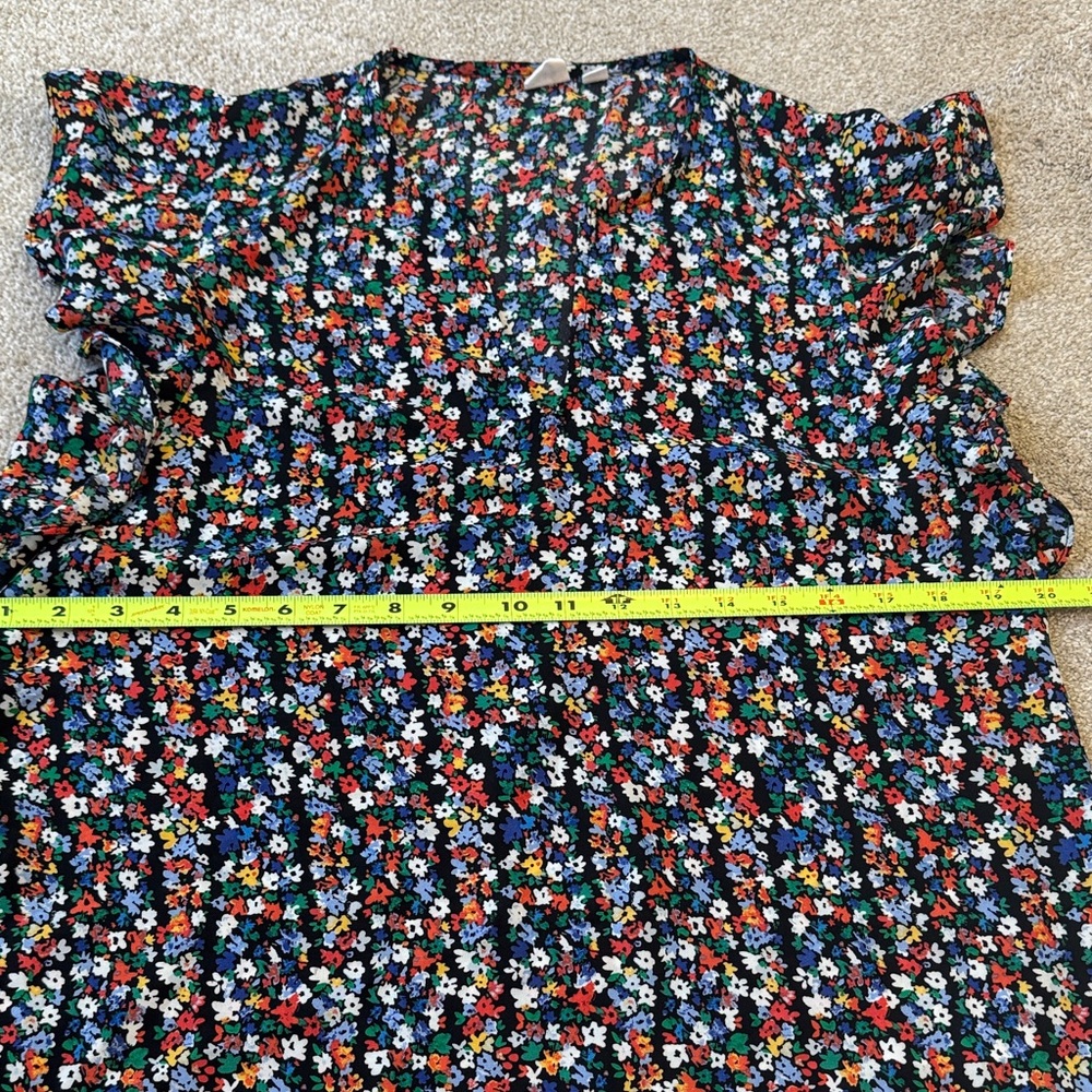 GAP Multicolor Floral Blouse women’s size medium black blue white green v neck - Picture 7 of 10